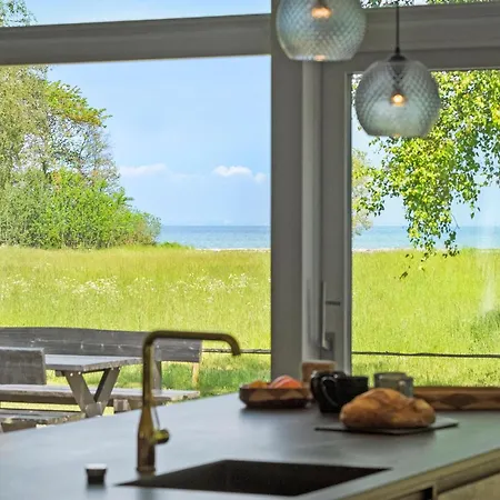 Vakantiehuis Stunning In With House Sea View